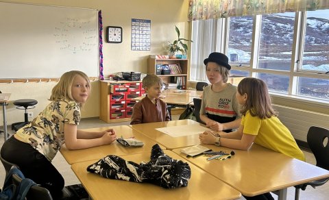 Nemendur í einum hópnum ræða um það hvernig gera megi frímínútur skemmtilegar fyrir alla.