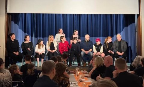 Skemmtiatriði þar sem nemendur og foreldrar tóku þátt